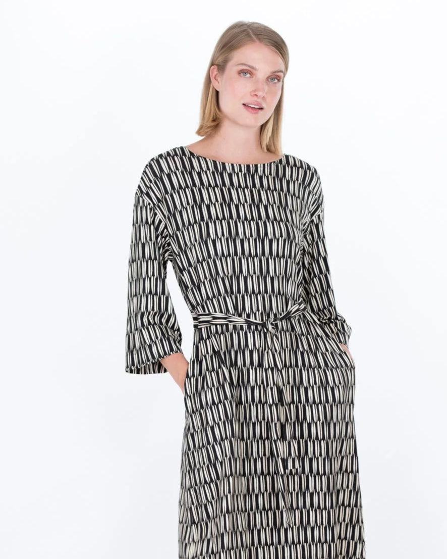 Falla Finland | Kapokki Jersey Dress | Black, White - pirkko. Falla Finland
