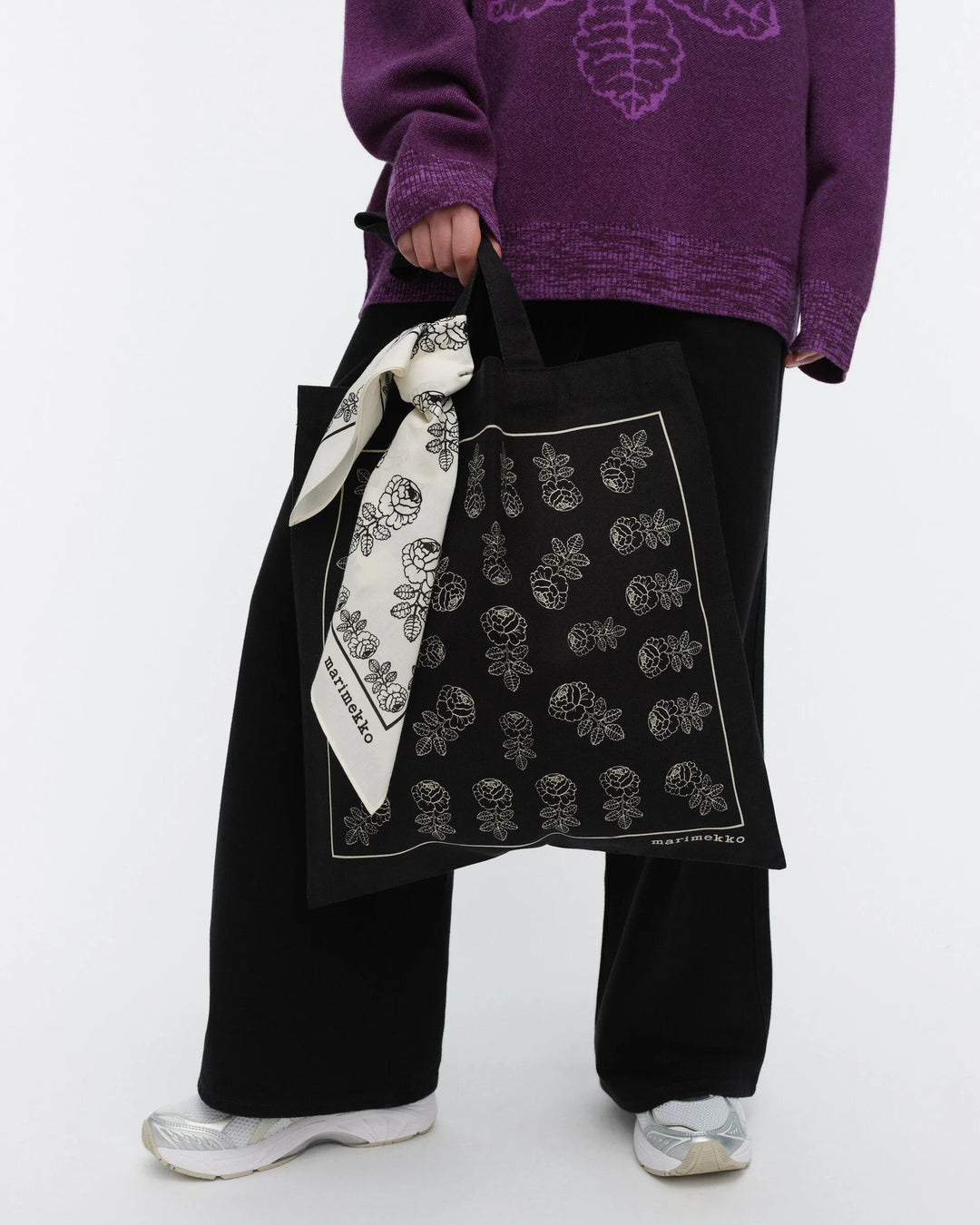 Astrilli Vihkiruusu Cotton Scarf | Off white, Black | 22" x 22"
