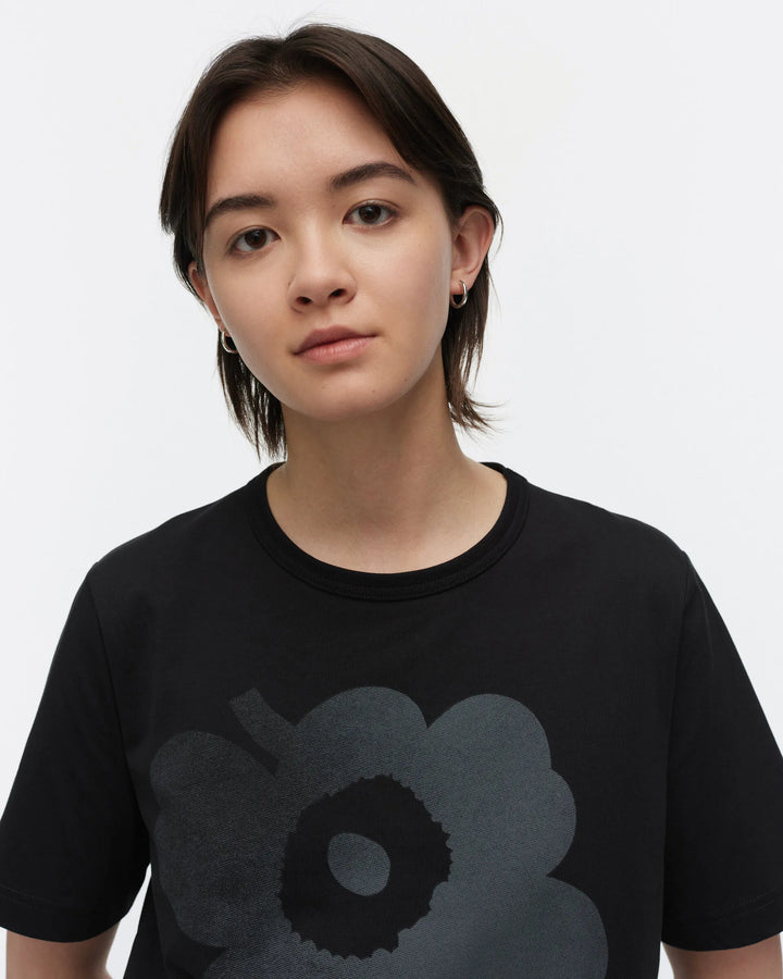 Erna Unikko Short Sleeve Boxy T-Shirt | Black, Grey