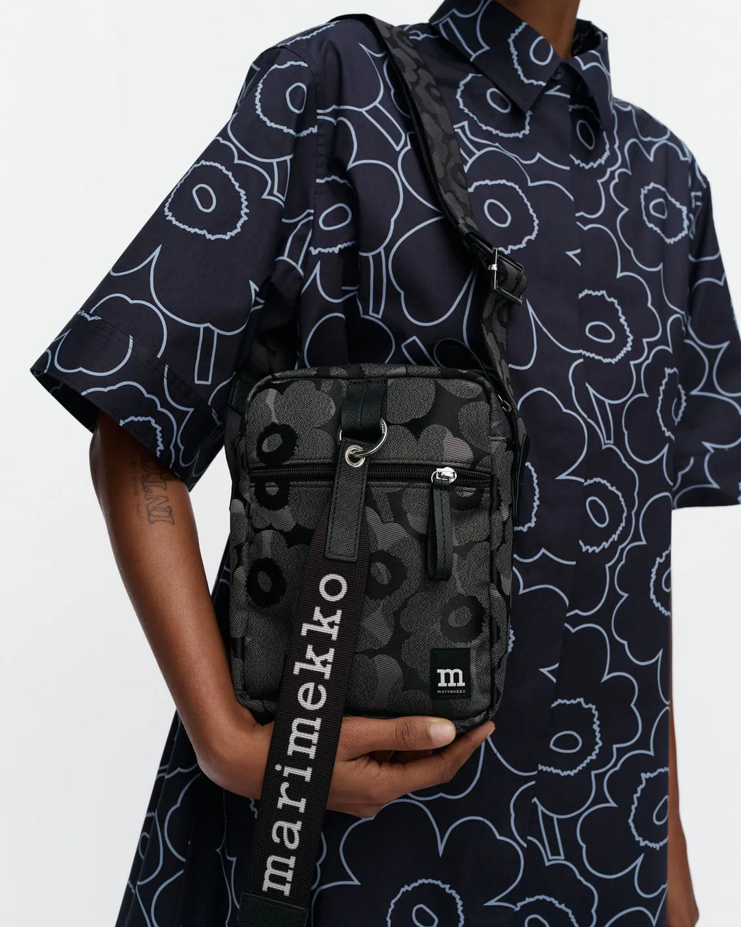 Unikko Shoulder Bag.  Small | Black, Grey