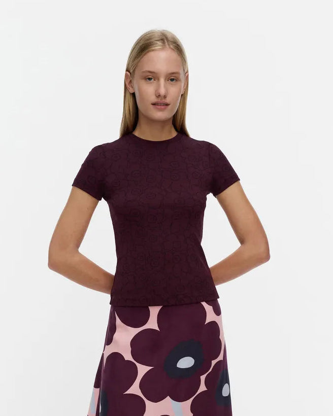 Suunta Piirto Unikko Fitter T-Shirt | Wine, Dark Blue