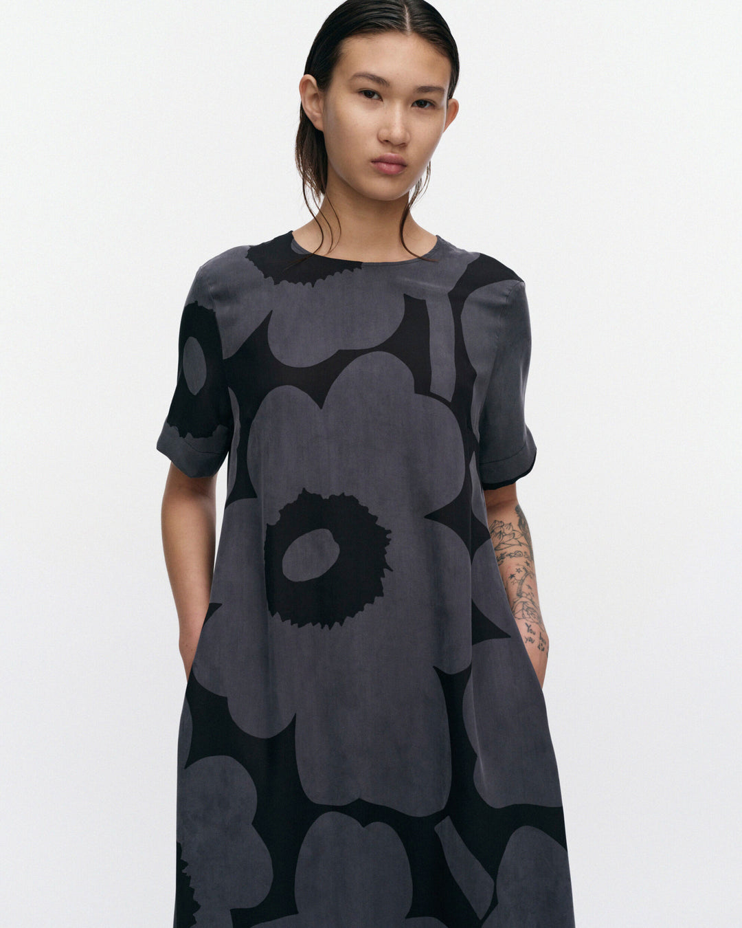 Taipale Unikko Short-Sleeve Maxi  Dress | Black, Blue Grey
