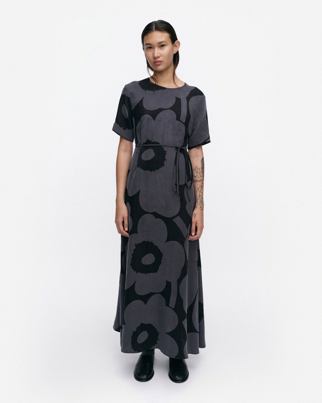 Taipale Unikko Short-Sleeve Maxi  Dress | Black, Blue Grey