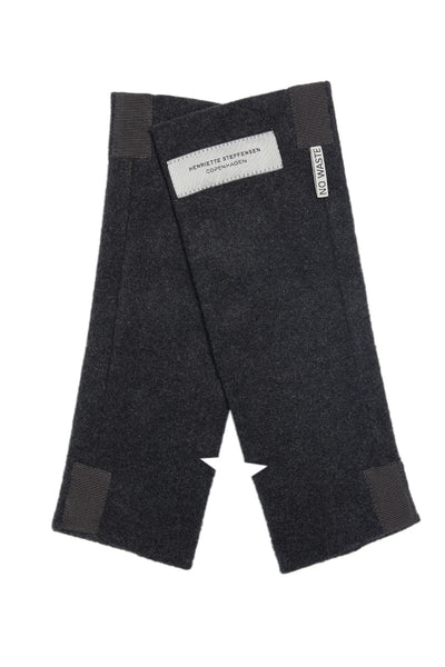 Henriette Wrist Warmers, Charcoal