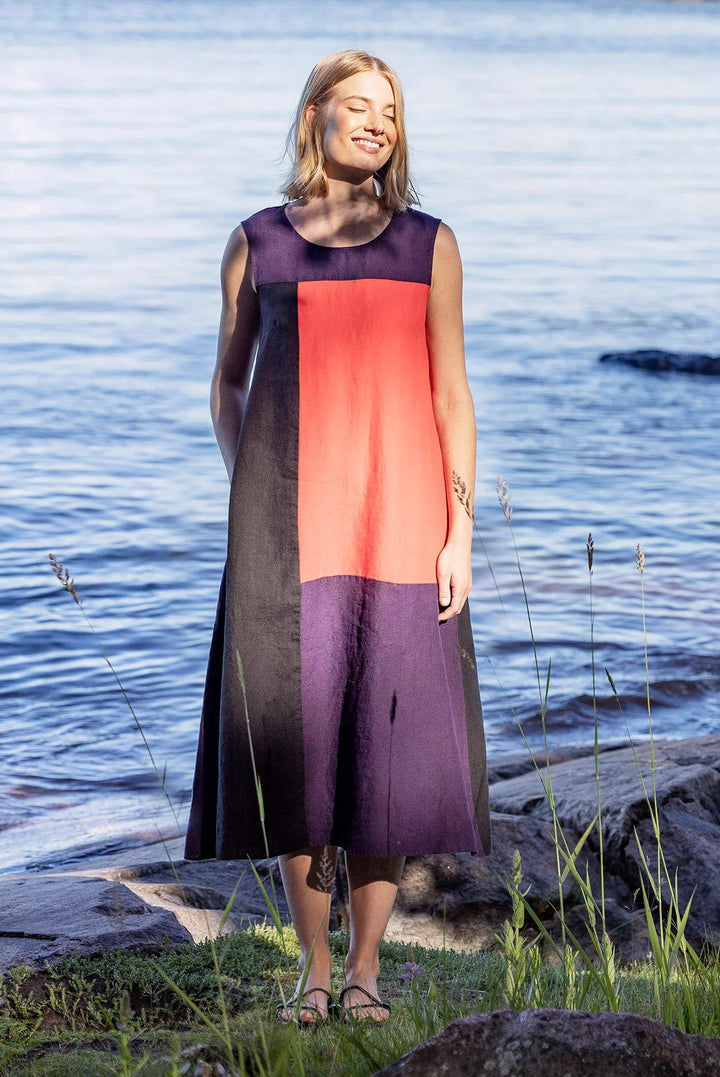 Falla Finland | Tulppaani Linen Dress | Dark Purple, Red, Black - pirkko. Falla Finland