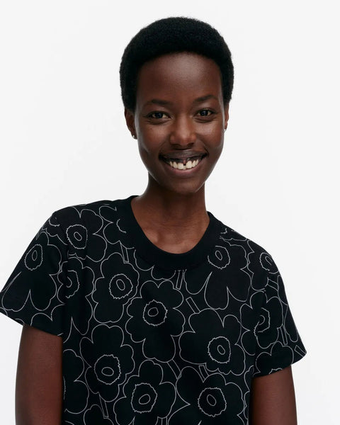 Marimekko Heleys Piirto Unikko Short Sleeve Fitted T-Shirt | Black