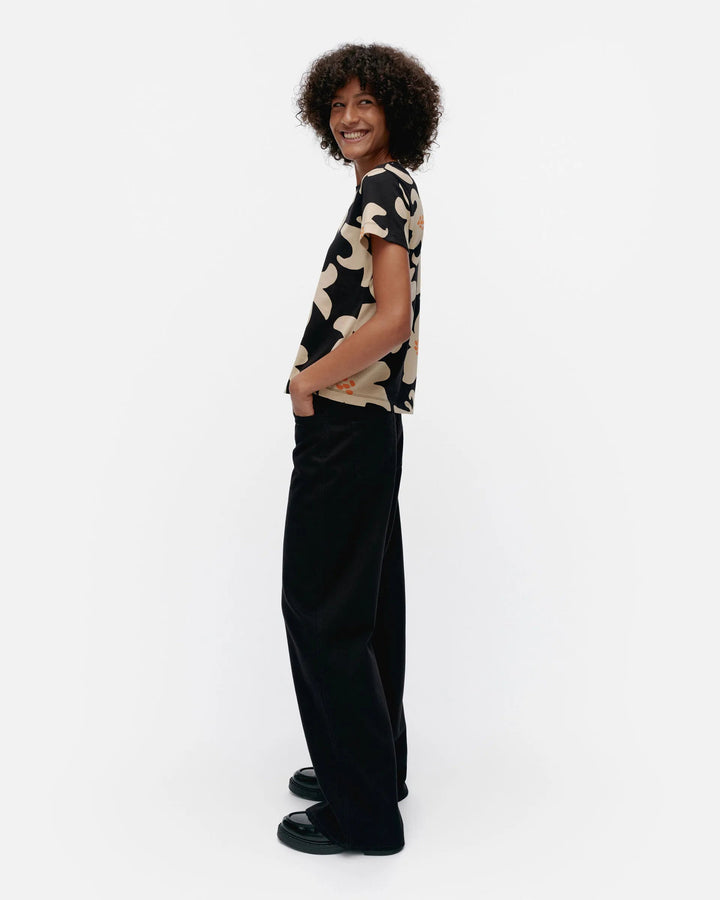 Heleys Villinarsissi Short Sleeve Fitted T-Shirt | Black, Beige - pirkko. Marimekko