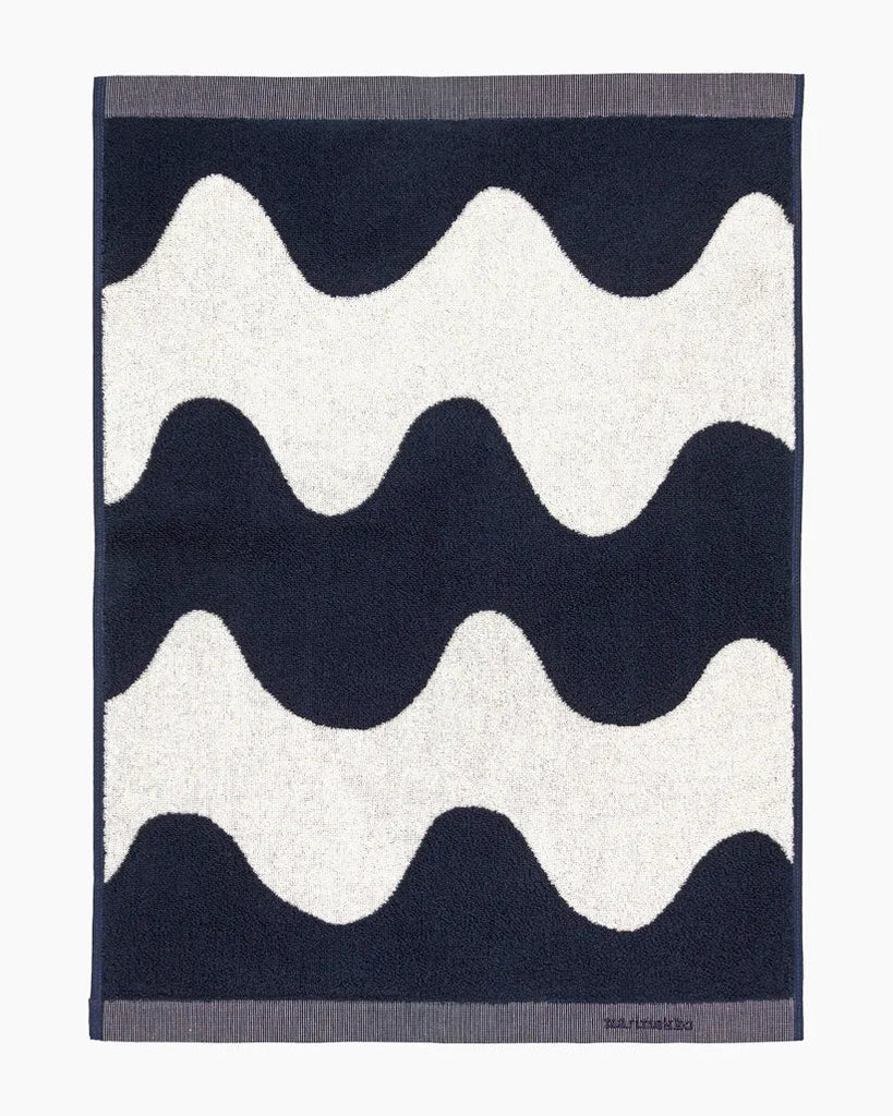 marimekko Beach Towel LOKKIホワイト/ブルー Amazon.com: Marimekko Lokki Blue Ovesized Beach Towel- 40X70
