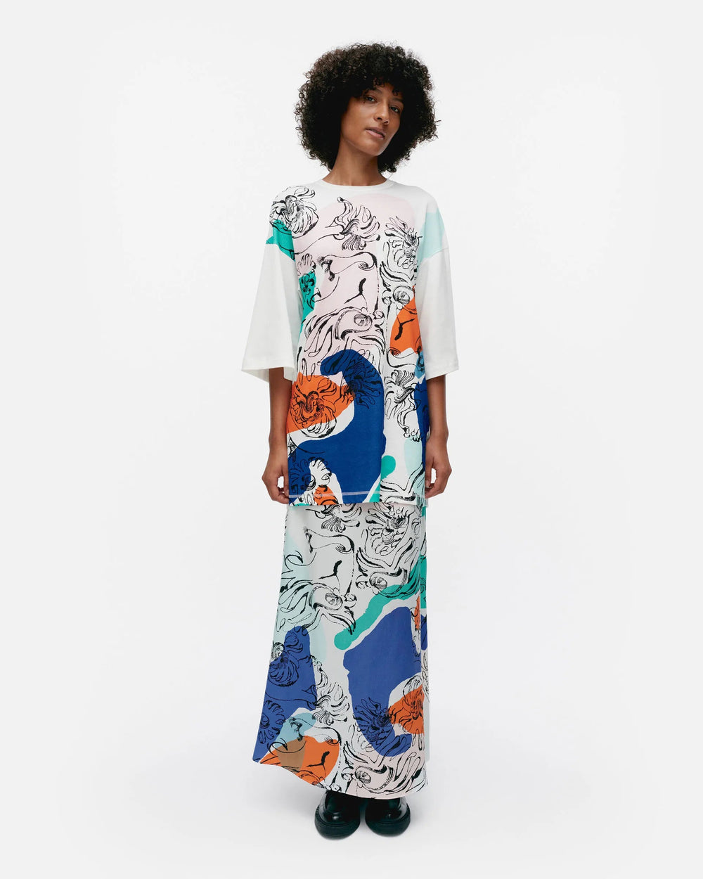 Marimekko | Petran Blombom Cotton T-shirt | White Blue Multi - pirkko. Marimekko