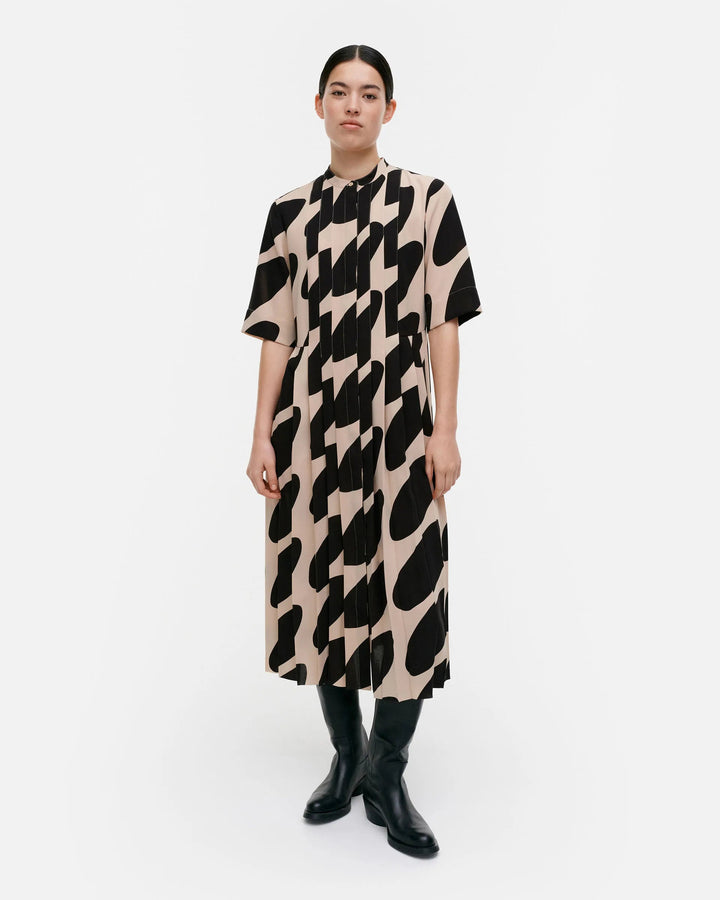 Pliitti Linssi Plisse Dress | Beige, Black - pirkko. Marimekko