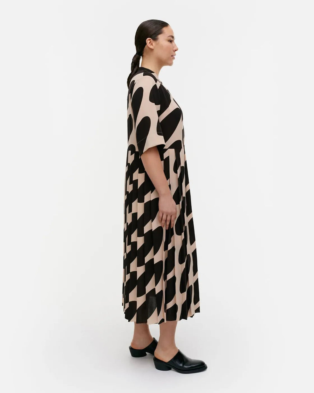 Pliitti Linssi Plisse Dress | Beige, Black - pirkko. Marimekko