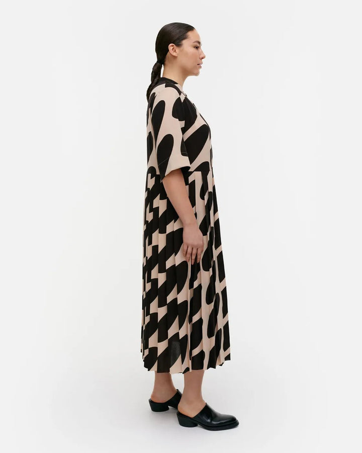 Pliitti Linssi Plisse Dress | Beige, Black - pirkko. Marimekko