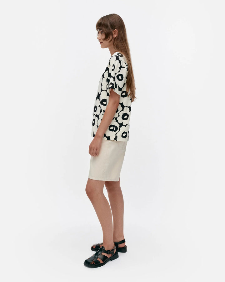 Tunnit Unikko Short Sleeve Relaxed T-Shirt | Black, White - pirkko. Marimekko