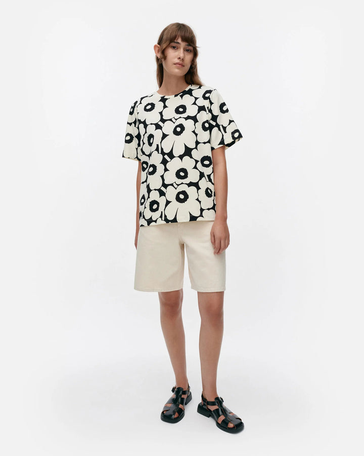 Tunnit Unikko Short Sleeve Relaxed T-Shirt | Black, White - pirkko. Marimekko