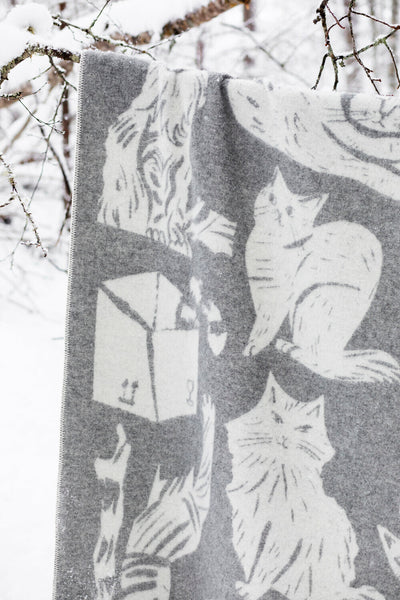 Kissanpaivat Throw/ Blanket, Grey/ White, 51" x 72"