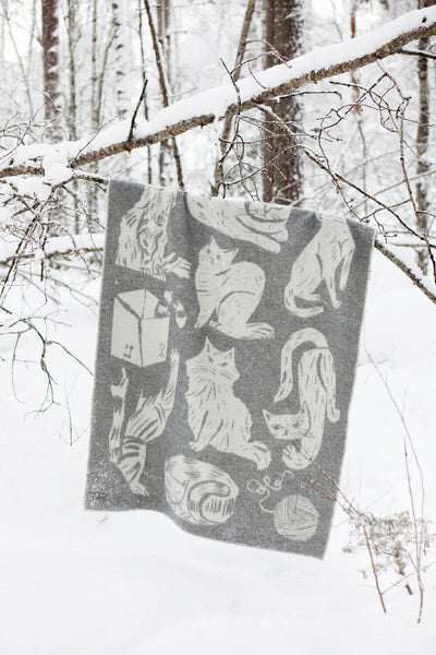 Kissanpaivat Throw/ Blanket, Grey/ White, 51" x 72"